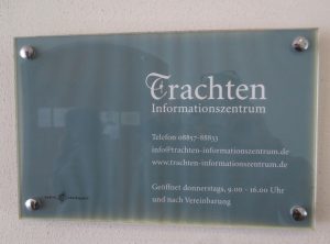 Schild Trachten Informationszentrum, Benediktbeuern