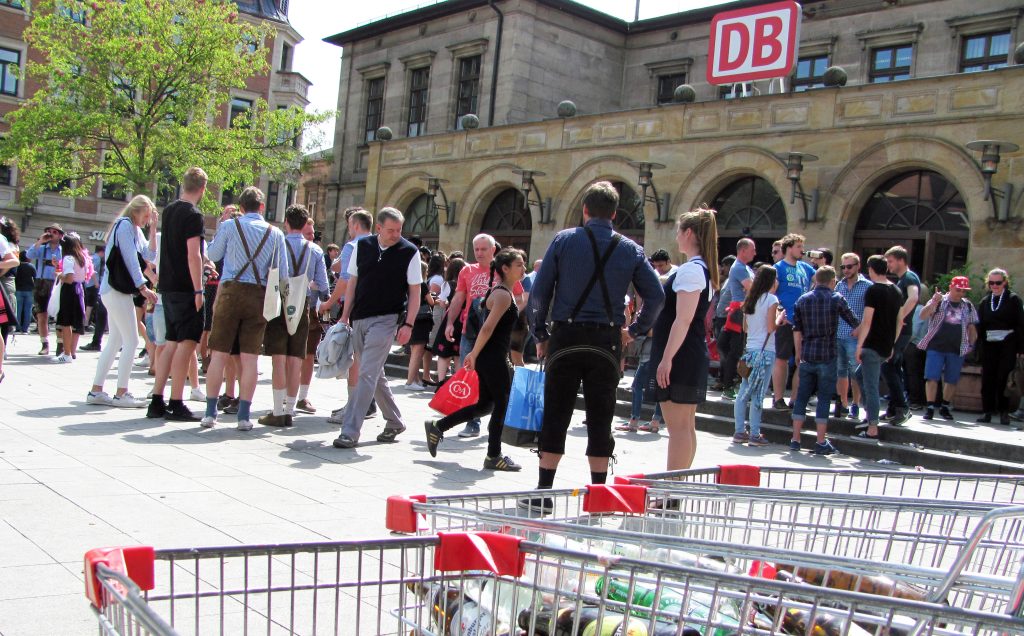 Erlangen-Bergkirchweih-Besucher-Hauptbahnhof