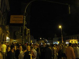 Erlangen-Bergkirchweih-Martin-Luther-Platz-Menschenmassen