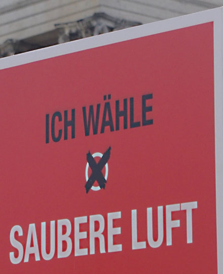 Rotes Plakat Ich wähle saubere Luft von der Demonstration Mir ham's satt am 6. Oktober 2018 in München