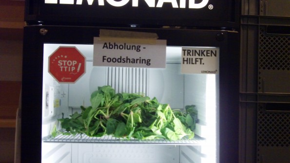 Spinat im Fairteiler-Kühlschrank