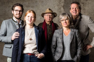 Familie Schweisfurth im Portrait. Drei Generatiionen wurden zusammen fotografiert.