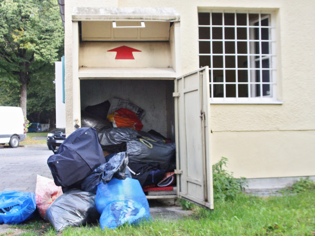 Kleidercontainer mit Kleidersäcken helfen nachhaltig der Umwelt