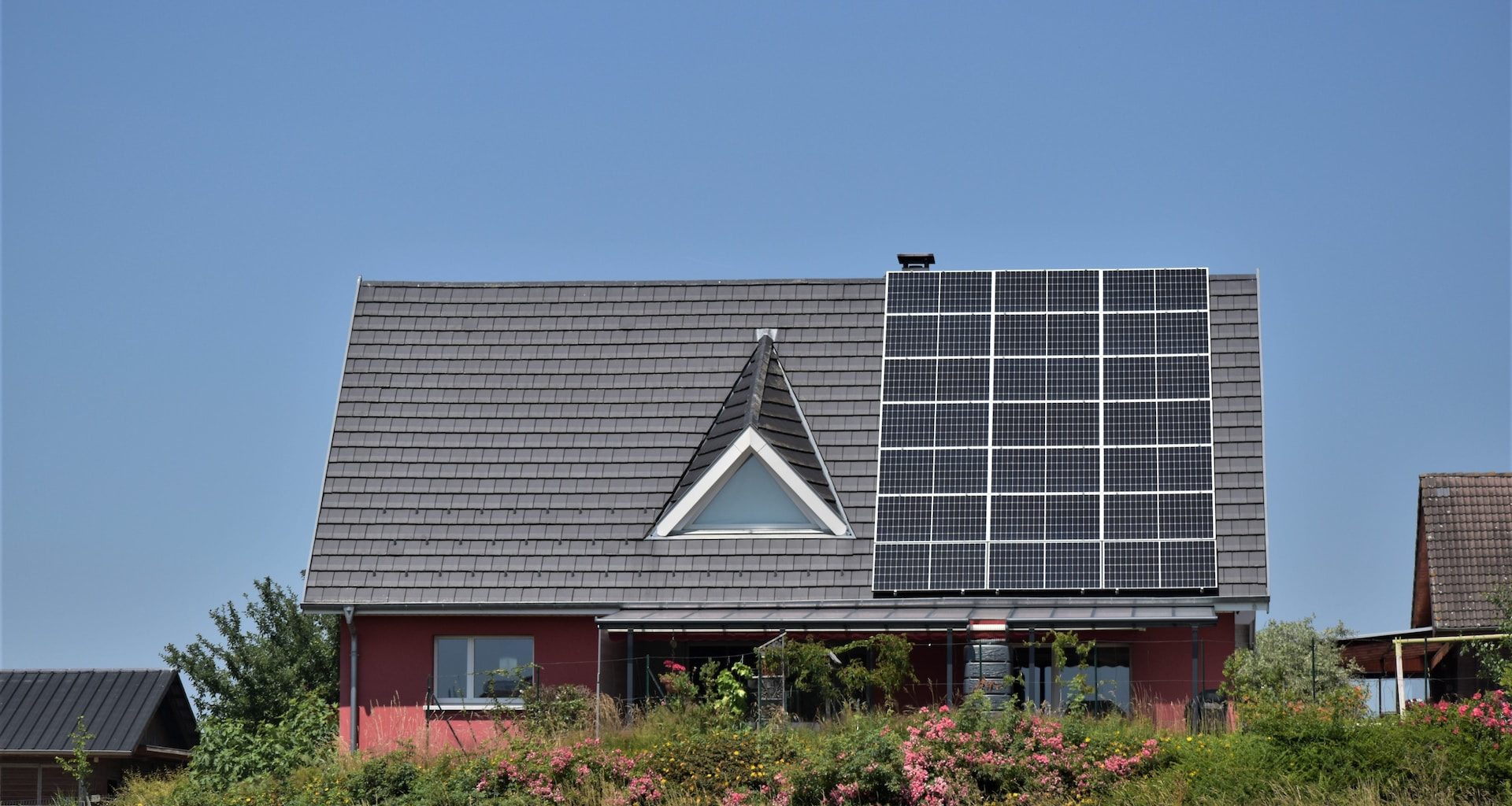 Solarelemente auf einem Einfamilienhaus