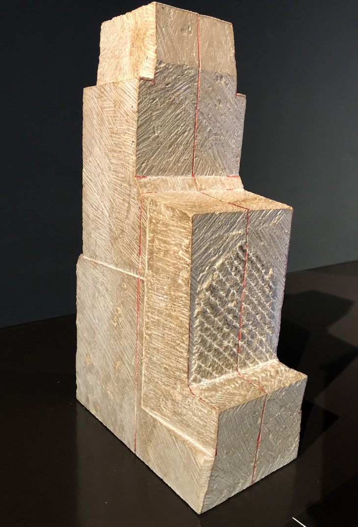 Steinblock zur Bearbeitung für ägyptische Skulptur im Ägyptischen Museum München. Selbsttest, Freiraum