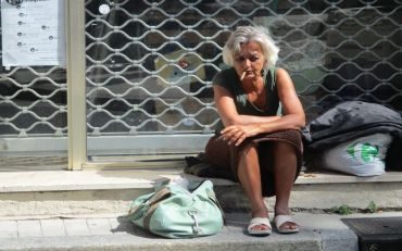 Vivien_homeless-1058245_1920-1-370x231