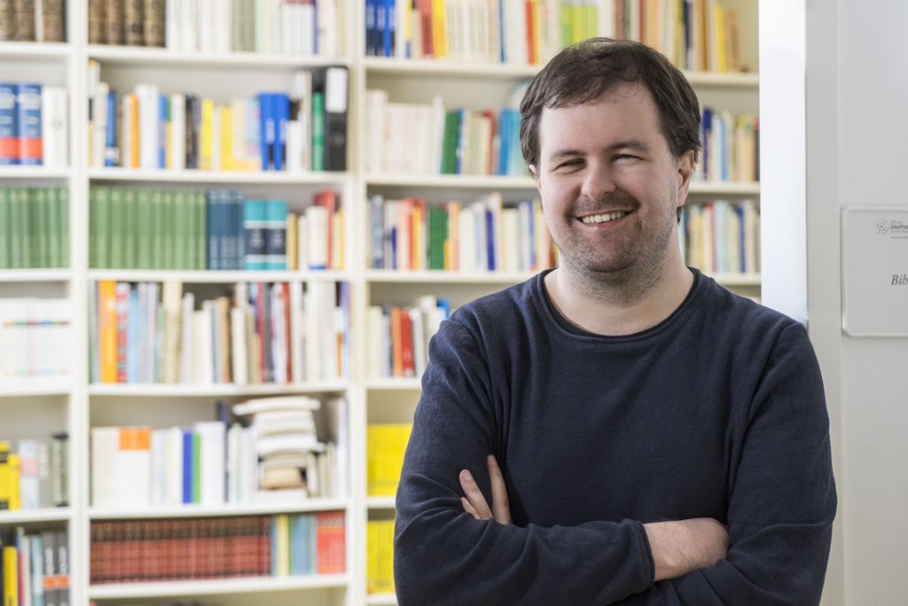 Alexander Karl in der Bibliothek der Jouranlistenakademie